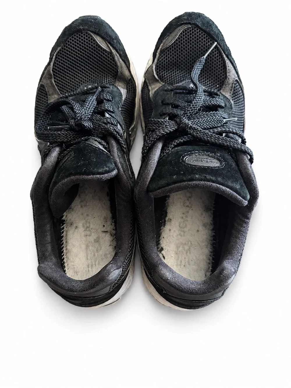 New Balance 2002R Black Gray Sneakers Men’s 10.5 No Insoles